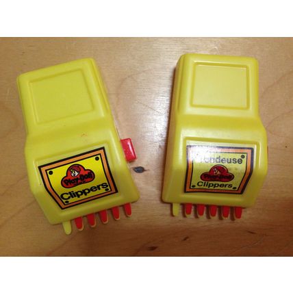 Vintage 1977 play-Doh Fuzzy Pumper Barber & Beauty Shop Accessories