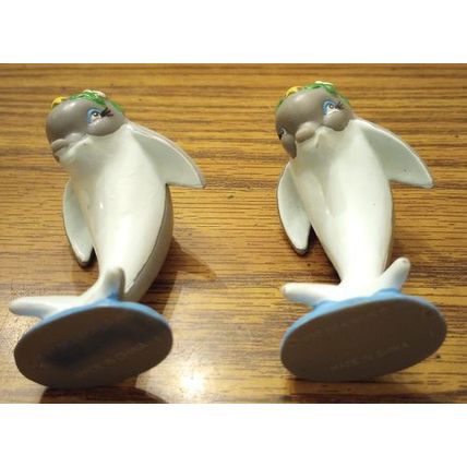 4 McDonald's Sea World PVC Fast Food toys: 2 Shamu Whales & 2 Dolly Dolphins