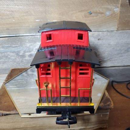 G-Scale Rio Grande Caboose #4067 & six (6) Track Lengths by Scientific Toys Ltd.