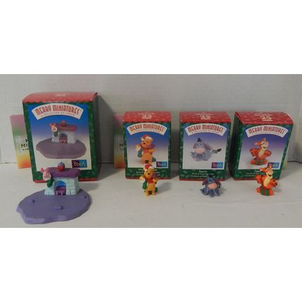 Hallmark 1999 Christmas at Pooh's House Merry Miniatures Complete Set