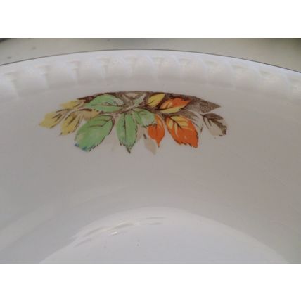 Barratt`s - Staffordshire - 9 inch (23cm) Bowl - Floral - Gold rim