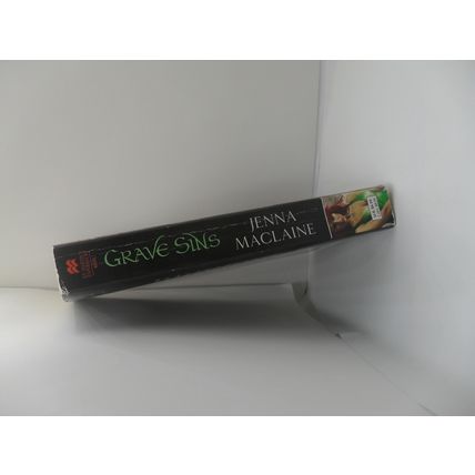 Grave Sins, by Jenna Maclaine US PB | St Martin 2009 | Very Good -
