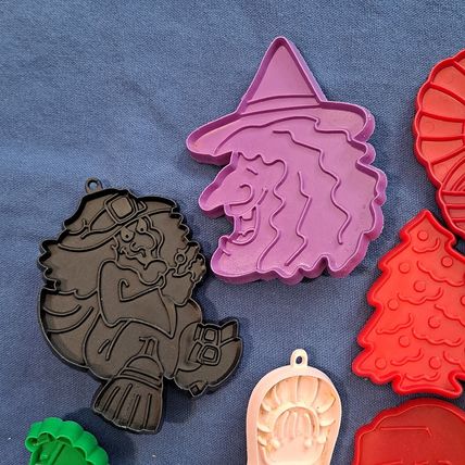 Vintage LOT 17 COOKIE CUTTERS Plastic Halloween Christmas Thanksgiving Train
