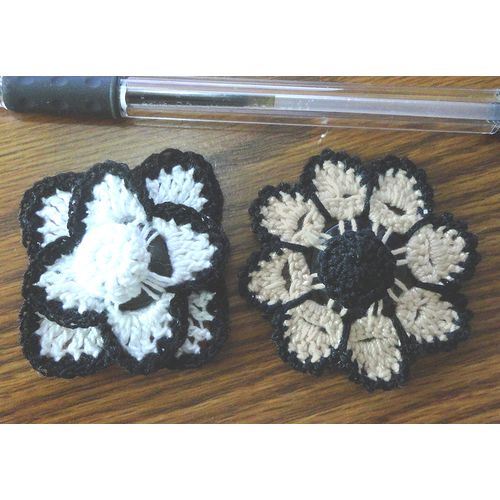 Button flowers #bf010 lot of 2 crochet decoration adornment embellishment motif