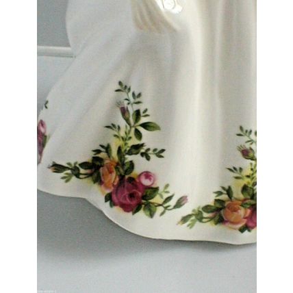 ROYAL DOULTON, COUNTRY ROSE, HN3221, 1988 . Stunning, Very Rare.