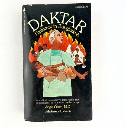 Daktar: Diplomat in Bangladesh Paperback by Viggo Olsen