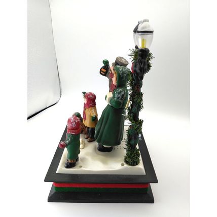 Vintage Holiday Creations Musical 1993 Dickens Christmas Caroling Scene Works!