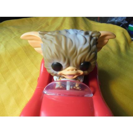 Funko Pop Hot Topic EXCLUSIVE! GREMLINS - GIZMO In Red Corvette!! #71 ! $25.00