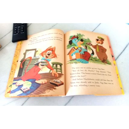 Old Little Golden Book Huckleberry Hound Builds A House (B) Second Edition 1959