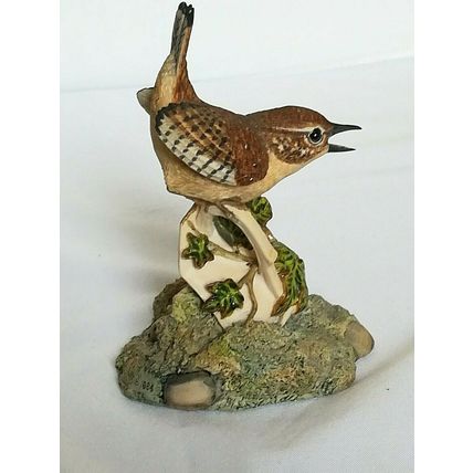 BORDER FINE ARTS, WREN ON TEACUP, RB5, Ayres, Ladybird. 1985, Very Rare.