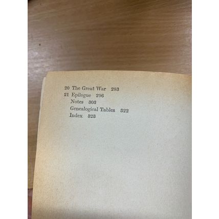 1972 QUEEN ALEXANDRA GEORGINA BATTISCOMBE ROYALTY ILLUSTRATED PB BOOK (P3)