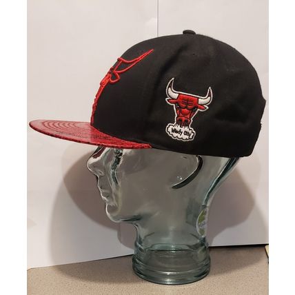 47 BRAND CHICAGO BULLS WINDY CITY NBA SKATER HAT CAP W/ FAUX SKIN BILL SNAP BACK