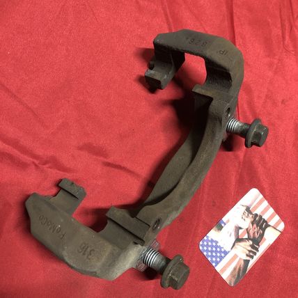 Land Rover LR001014 LR2 Front Brake Caliper Bracket + Hardware Fits Left Right
