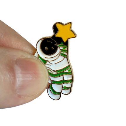 Spaceman Pin Badge Enamel 2.9 cm x 1.5 cm Fun Comic Fun Collectable Star BA208