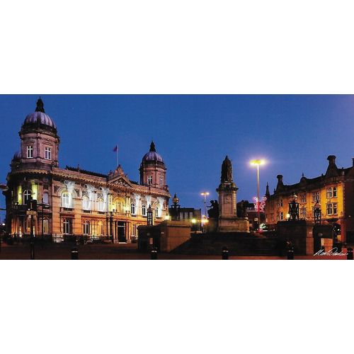 no 390: Hull: Queen Victoria Square at Christmas.