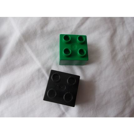 LEGO DUPLO BLUE / GREEN/BLACK (10/01) TOTAL 8 BRICKS
