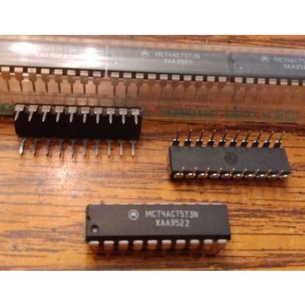 Lot of 36: Motorola MC74ACT573N