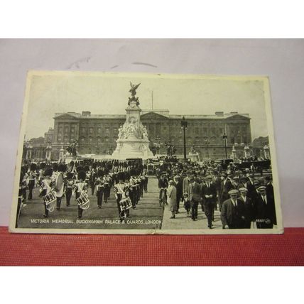 VICTORIA MEMORIAL & GUARDS, BUCKINGHAM PALACE, LONDON used postcard 1936 pm =