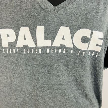 Every Queen Needs A PALACE Tiffany Fantasia Womens Shirt T-Shirt Drag Queen
