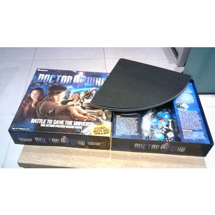 DOCTOR WHO: BATTLE TO SAVE THE UNIVERSE - Action Packed Board Game