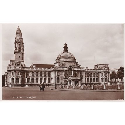 Standard size RP postcard of City Hall Cardiff