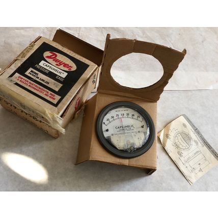 NEW DWYER 4002,2”,EN F579 7958 P 2 CAPSUHELIC DIFFERENTIAL PRESSURE GAGE,EB