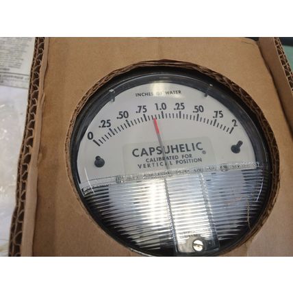 NEW DWYER 4002,2”,EN F579 7958 P 2 CAPSUHELIC DIFFERENTIAL PRESSURE GAGE,EB