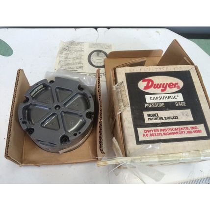 NEW DWYER 4002,2”,EN F579 7958 P 2 CAPSUHELIC DIFFERENTIAL PRESSURE GAGE,EB