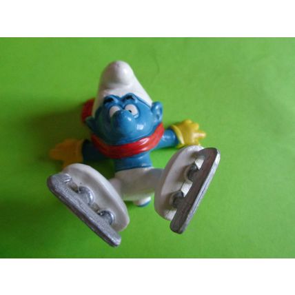 Clumsy ice skating smurf