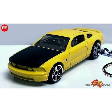 RARE KEYCHAIN YELLOW BLACK FORD MUSTANG GT CUSTOM Ltd GREAT GIFT NOVELTY