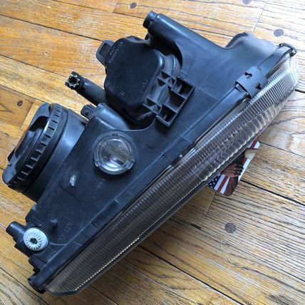 Volvo C70 S70 V70 XC70 V70R Passenger Right Headlight 8628403 TYC Aftermarket