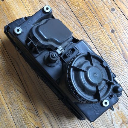 Volvo C70 S70 V70 XC70 V70R Passenger Right Headlight 8628403 TYC Aftermarket