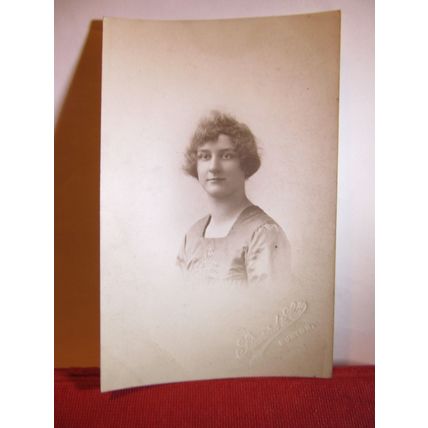 UNKNOWN PRETTY LADY, antique portrait photograph postcard Steward & Co, Buxton =
