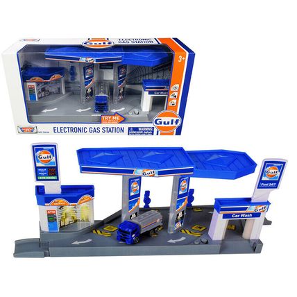 "Gulf" Electronic Gas Station Diorama with Light and Sound and Tanker Truck 1...