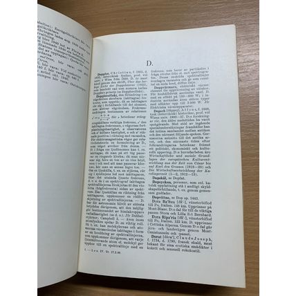 RARE* 1940 "BONNIERS KONVERSATIONS LEXICON" THICK VINTAGE HARDBACK BOOK (P7)