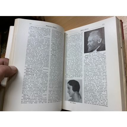 RARE* 1940 "BONNIERS KONVERSATIONS LEXICON" THICK VINTAGE HARDBACK BOOK (P7)