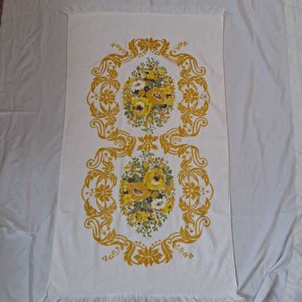 Vintage FLORAL BATH TOWEL Yellow Flowers Cannon? 43" x 24 1/2"