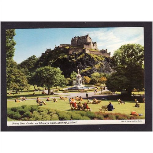 PRINCES ST GARDENS AND EDINBURGH CASTLE , EDINBURGH , SCOTLAND - UNUSED