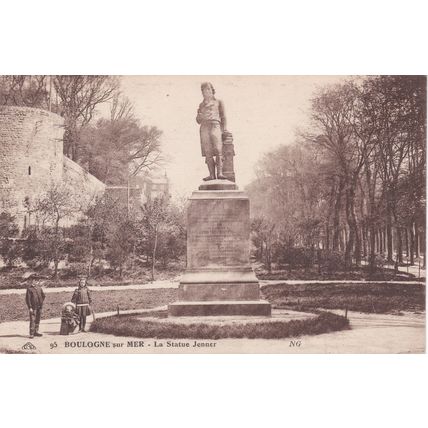 Standard size printed postcard La Statue Jenner Boulogne France