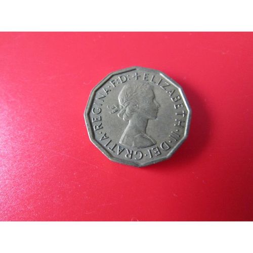 1964 QUEEN ELIZABETH II BRASS THREEPENCE - COIN - 3 FREE POST. Q