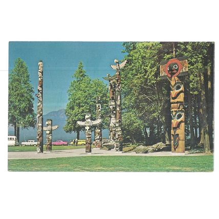 THE TOTEM POLES , STANLEY PARK, VANCOUVER, CANADA unused postcard Plastichrome =