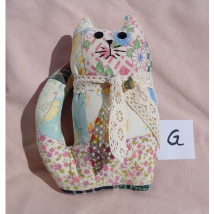 G Vintage Quilt Cat Pillow Tuck Shelf Sitter 7 Inch Farmhouse Ornies Bowl Filler