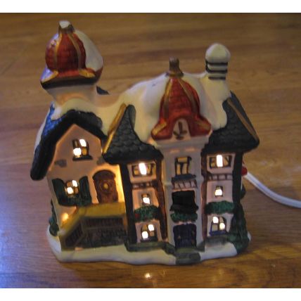 LIGHTED CHRISTMAS VILLAGE PORCELAIN SNOW CAP BLUE ROOF CHURCH HOUSE LIGHT CORD