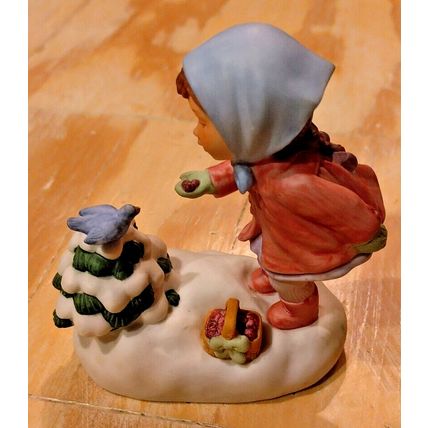 1986 Avon Musical We Wish You A Merry Christmas Figurine Porcelain Wind Up
