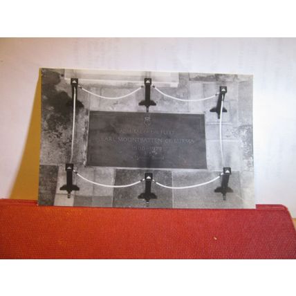 GRAVE OF LORD MOUNTBATTEN, ROMSEY ABBEY, HAMPSHIRE unused postcard RP =