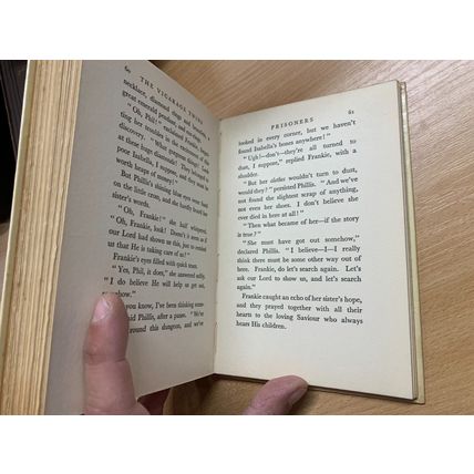 RARE* c1931 "THE VICARAGE TWINS" D M PERCY SMITH FICTION HARDBACK BOOK (P3)