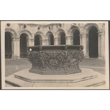 Pozzo nel Cortile, Palazzo Ducale, Venezia, c.1930 - Foto Cartolina