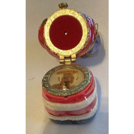 Mr. Christmas Santa Ornament Light Up, Photo Keepsake-needs battery 3"