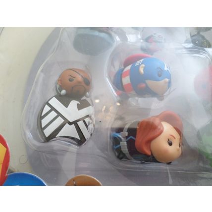 Marvel - Tsum Tsum - 16 Piece Set - Tsumtastic Avengers Gift Set - New / Sealed