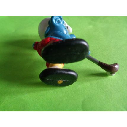 Golfer smurf complete with his golf club red trousers